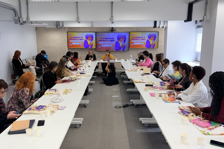 Ministério das Mulheres e Secom promovem diálogo com influenciadoras sobre violência digital e aprimoramento do Ligue 180