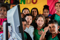 Amazonas chega a 25% de escolas conectadas à internet, com 421 novas instituições incluídas nos últimos sete meses