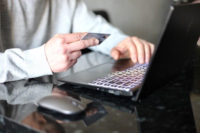 Black Friday: Ministério da Justiça e Segurança Pública alerta população sobre riscos de golpe