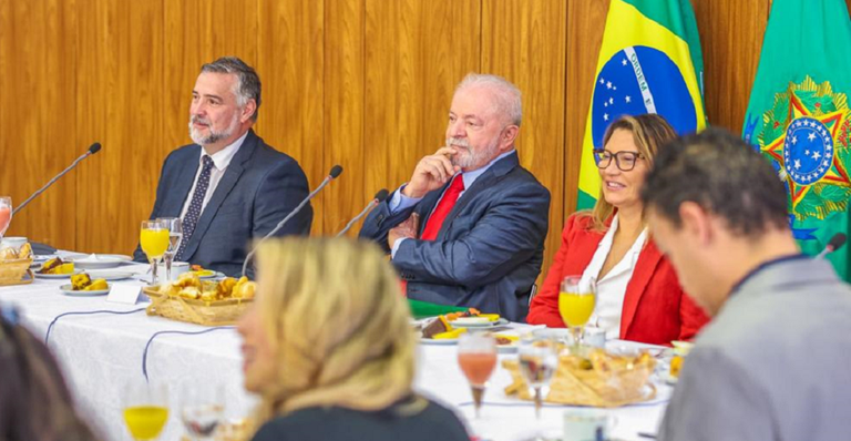Café da manhã com imprensa e presidente Lula