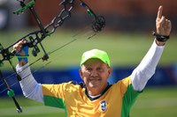 Brasil tem tri no atletismo, ouro para atleta mais velho e medalha de número 1.500