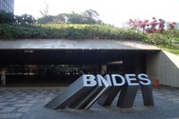 Governo envia ao Congresso projeto para retomar financiamento de obras de empresas brasileiras no exterior via BNDES