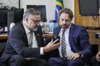 Ministro da SECOM e CEO do WhatsApp discutem colaboração para a comunicação governamental e segurança contra fake news
