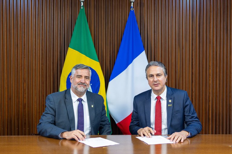 Ministros Paulo Pimenta (Secom) e Camilo Santana (MEC)