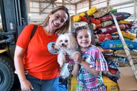 “Voo do Melhor Amigo” leva 20 toneladas de ração para pets resgatados no Rio Grande do Sul