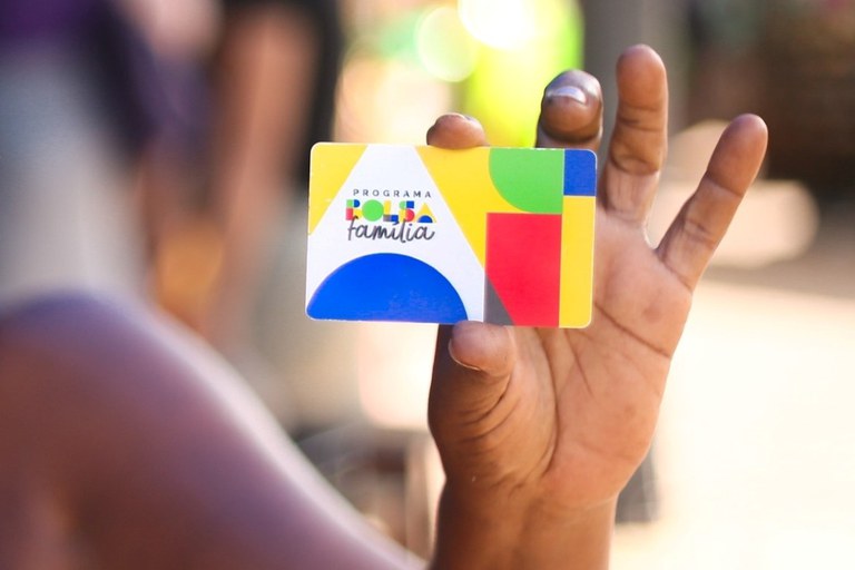 bolsa-familia-cartao.jpg