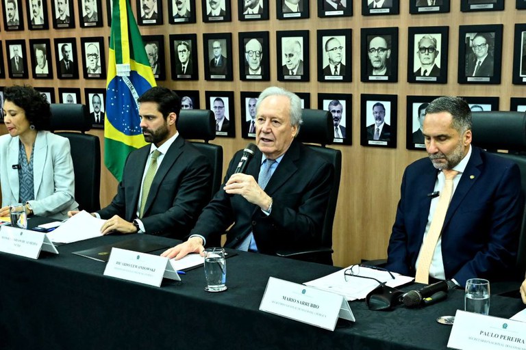 Governo do Brasil cria comitê para discutir casos de intoxicação por metanol e fortalecer cooperação com setor de bebidas