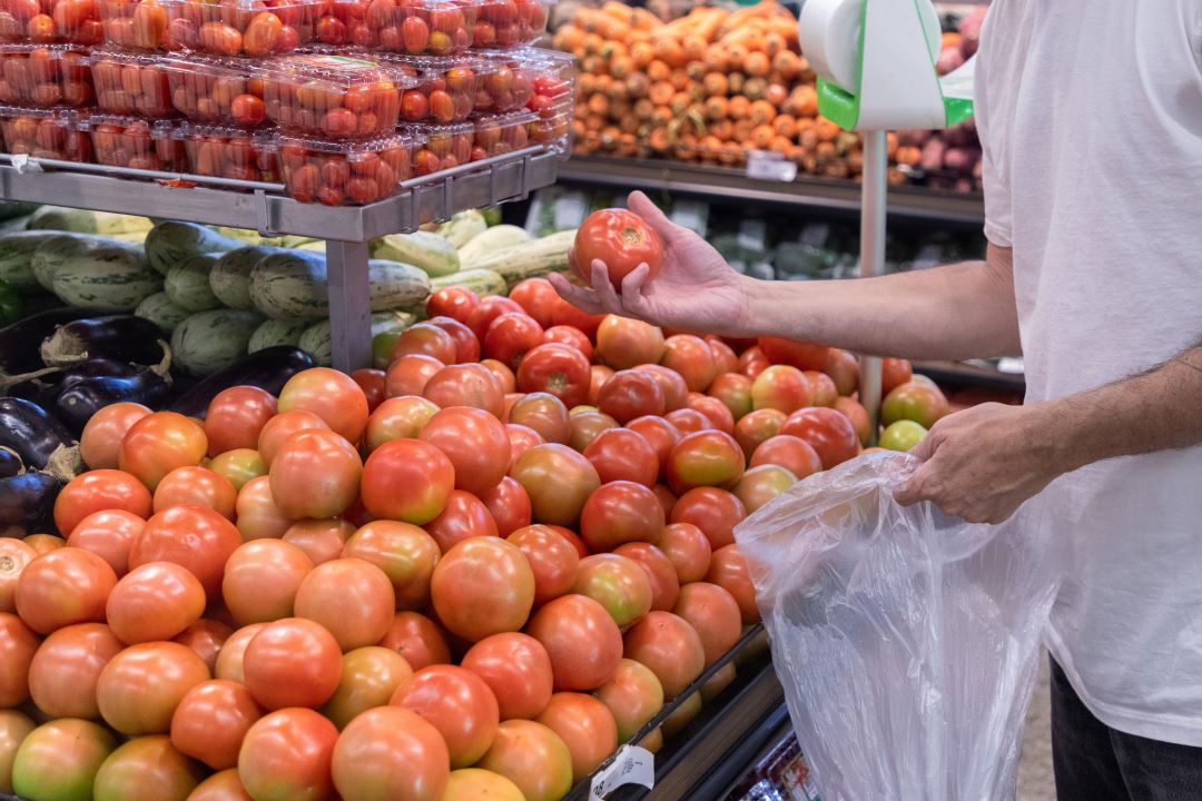 Grupo de alimentação e bebidas teve variação negativa de 0,01% e a alimentação nos domicílios registrou o sexto mês seguido de queda