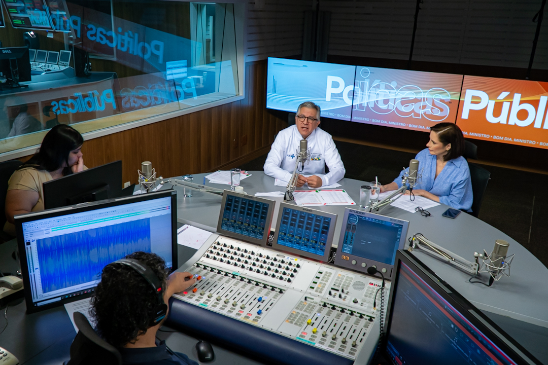 Titular da Saúde foi entrevistado por profissionais de rádios e portais no Bom Dia, Ministro e detalhou as iniciativas para ampliar o tratamento especializado a pacientes do SUS