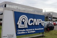 Governo do Brasil recompõe orçamento do CNPq e fortalece a formação científica nacional