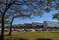 Peças de desinformação confundem contingenciamento do orçamento com confisco da poupança