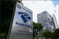 É falso que transações ou movimentações financeiras acima de R$ 5 mil estarão sujeitas à taxação