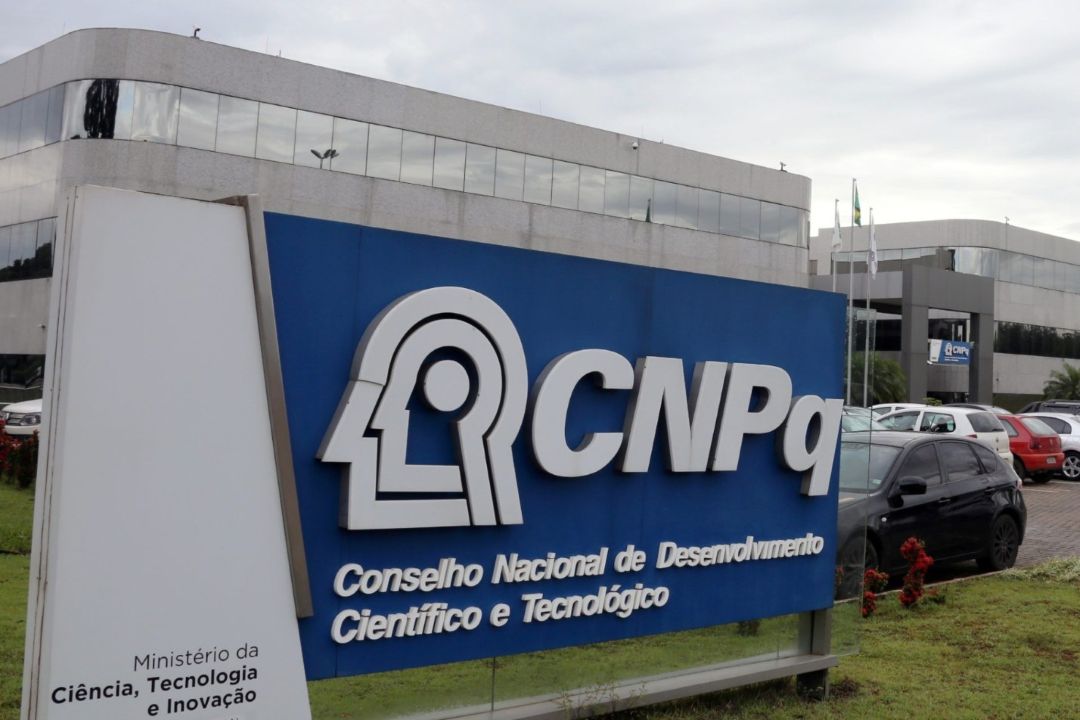 Governo do Brasil recompõe orçamento do CNPq e fortalece a formação científica nacional