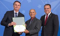 Presidente Jair Bolsonaro homenageia servidores da PR