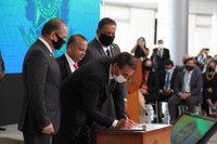 Bolsonaro cria programa Casa Verde e Amarela e pode beneficiar um milhão de pessoas