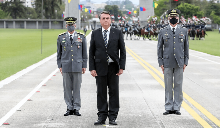 PresidenteBolsonaroGenerais.png