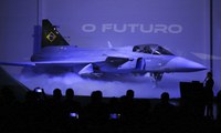 Novo caça Gripen F-39E é apresentado a autoridades em Brasília