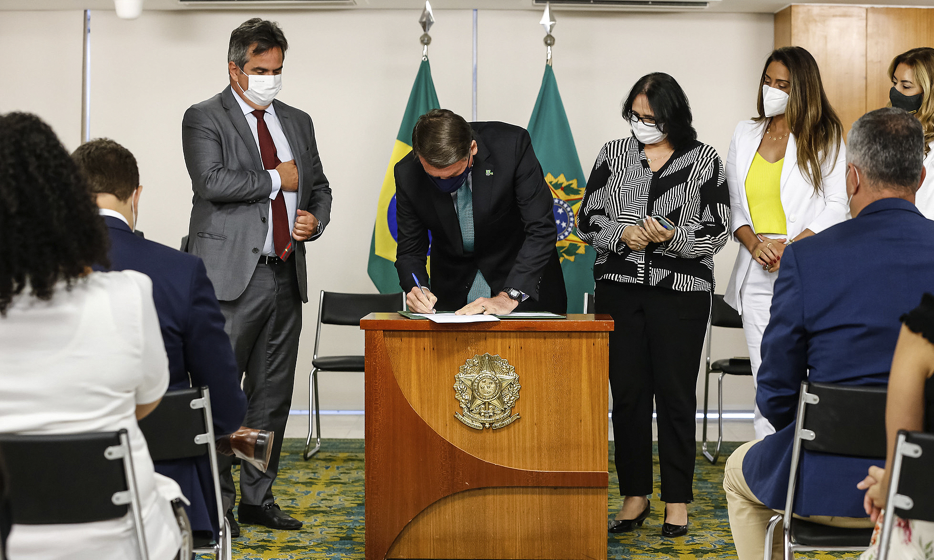 Bolsonaro modifica Lei Maria da Penha para melhor