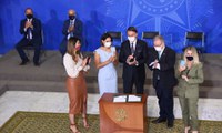 Presidente Bolsonaro sanciona lei que amplia o Teste do Pezinho no SUS para todo o Brasil