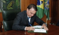 Presidente Bolsonaro regulamenta Auxílio Emergencial 2021
