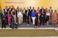 Ministro Ramos homenageia servidores públicos e entrega prêmios da Gincana Virtual da Presidência