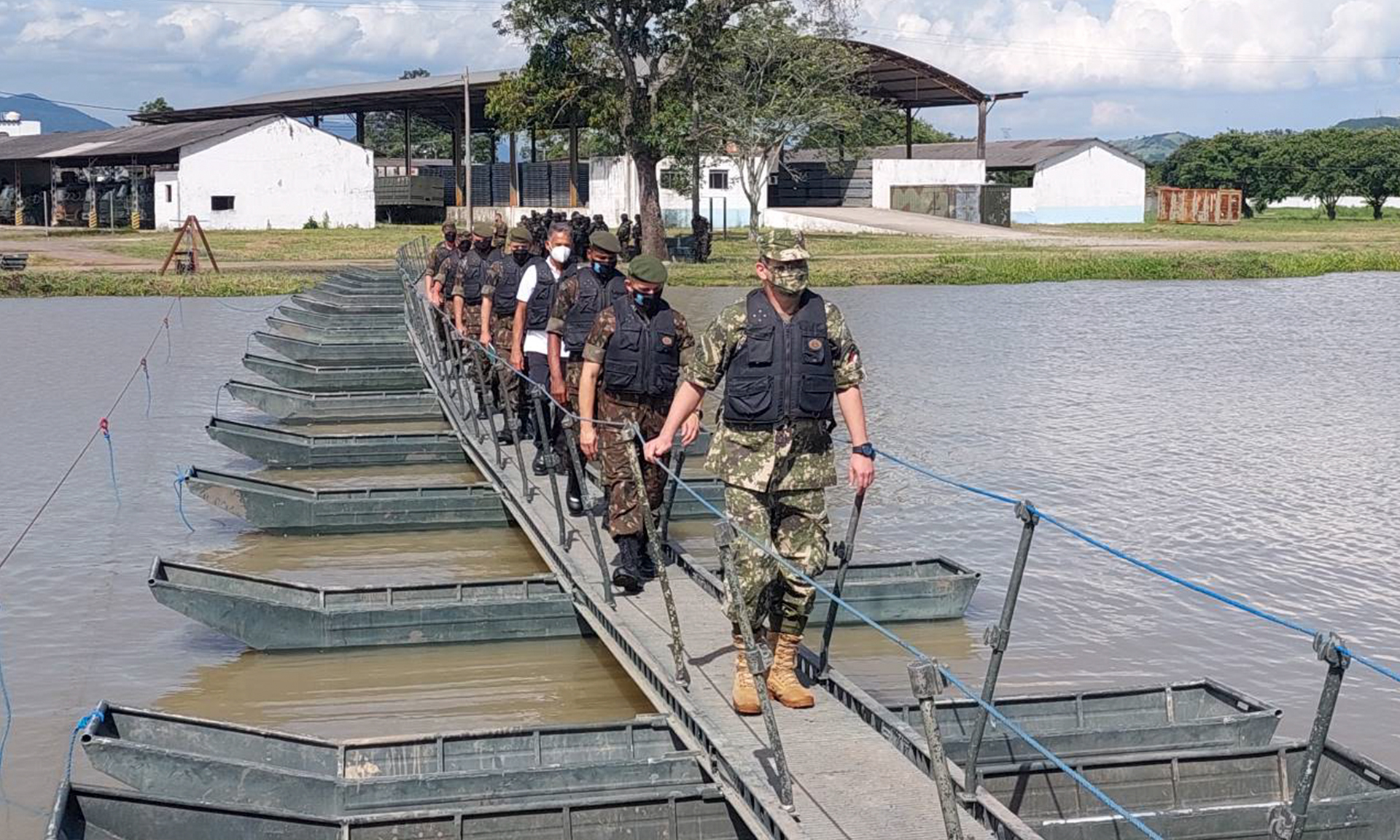 Medida prevê a doação de passadeira flutuante de alumínio ao Exército do Paraguai