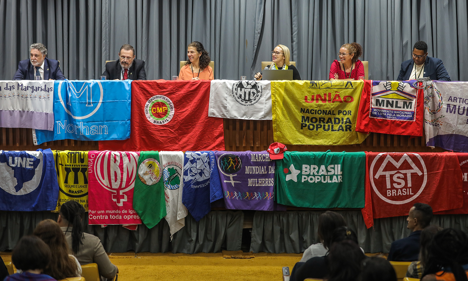 Encontro da Secretaria-Geral com representantes de movimentos sociais ocorreu poucas horas depois de o Presidente Lula assinar os decretos que criam o Conselho e o Sistema Interministerial de Participação Social
