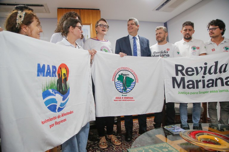 Ministro e representantes MAB