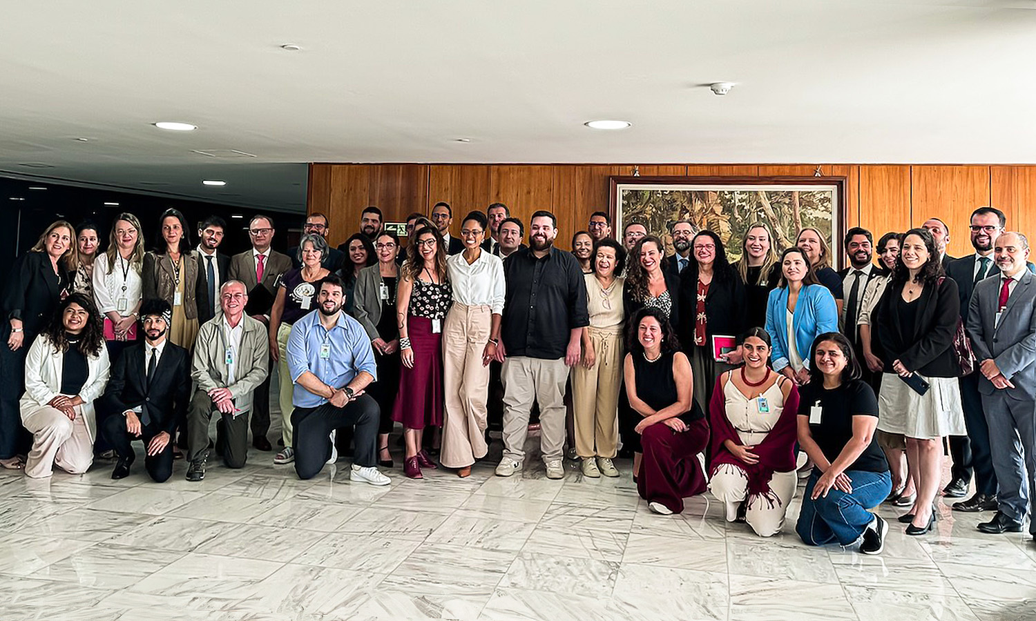 O I Encontro Ampliado do G20 Social é um primeiro passo no objetivo de aproximar a sociedade civil, por meio dos grupos de engajamento, às tradicionais trilhas de Finanças e de Sherpas. O encontro ocorre nesta quinta-feira (25) no Palácio do Planalto, em Brasília/DF.