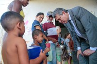 Ministro visita cozinha solidária no DF