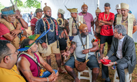 Ministro Márcio Macêdo visita Acampamento Terra Livre e dialoga com indígenas