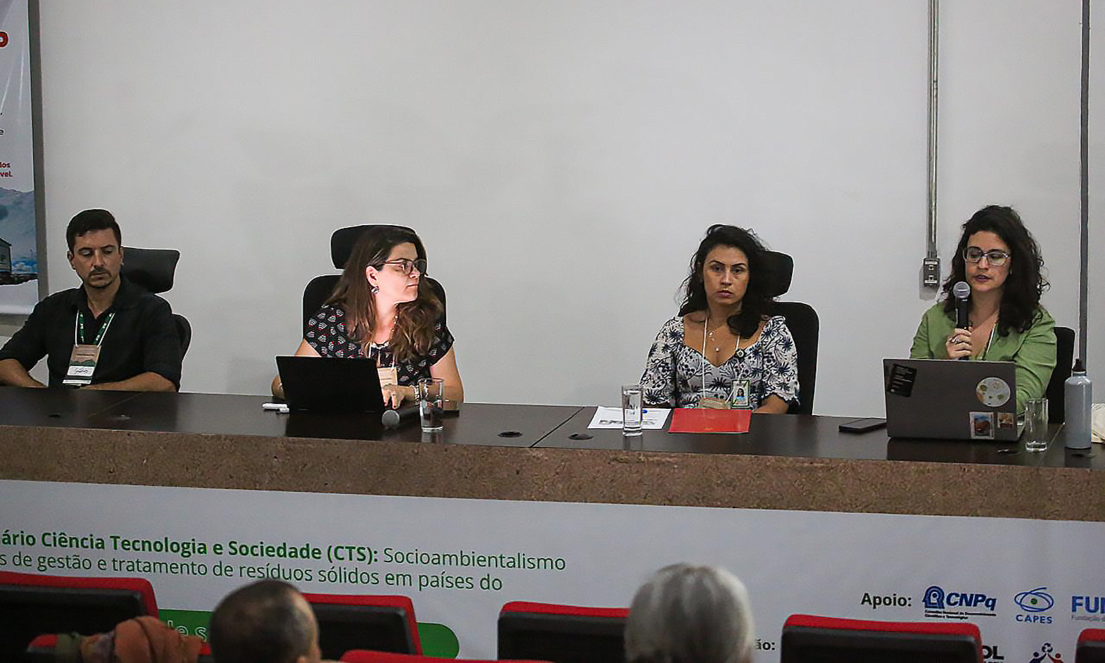 Com foco em sustentabilidade e economia circular, encontro reuniu pesquisadores, gestores públicos e sociedade civil para discutir desafios e soluções na gestão de resíduos.