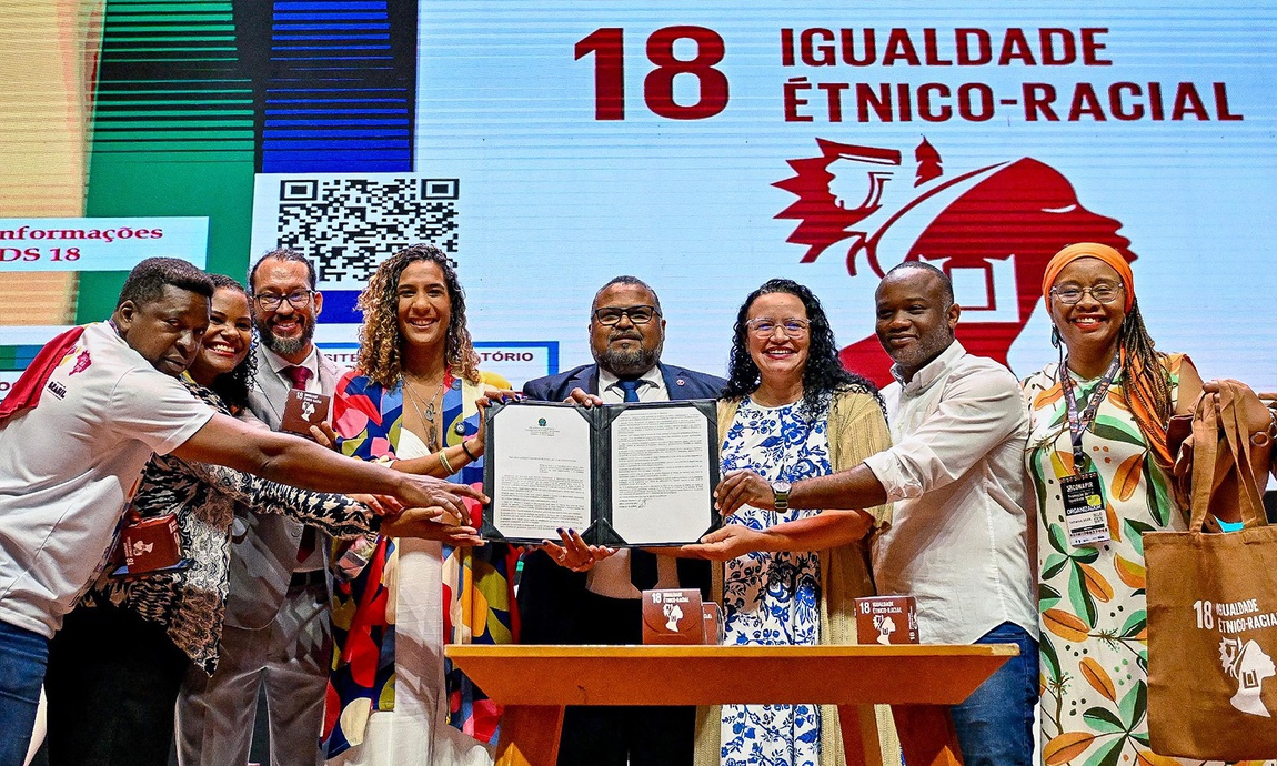 Durante evento, a Secretaria-Geral, através do ministro Márcio Macêdo e da secretária-executiva Kelli Mafort, entregou o Caderno de Respostas da Conaq e assinou Portaria Interministerial do ODS 18