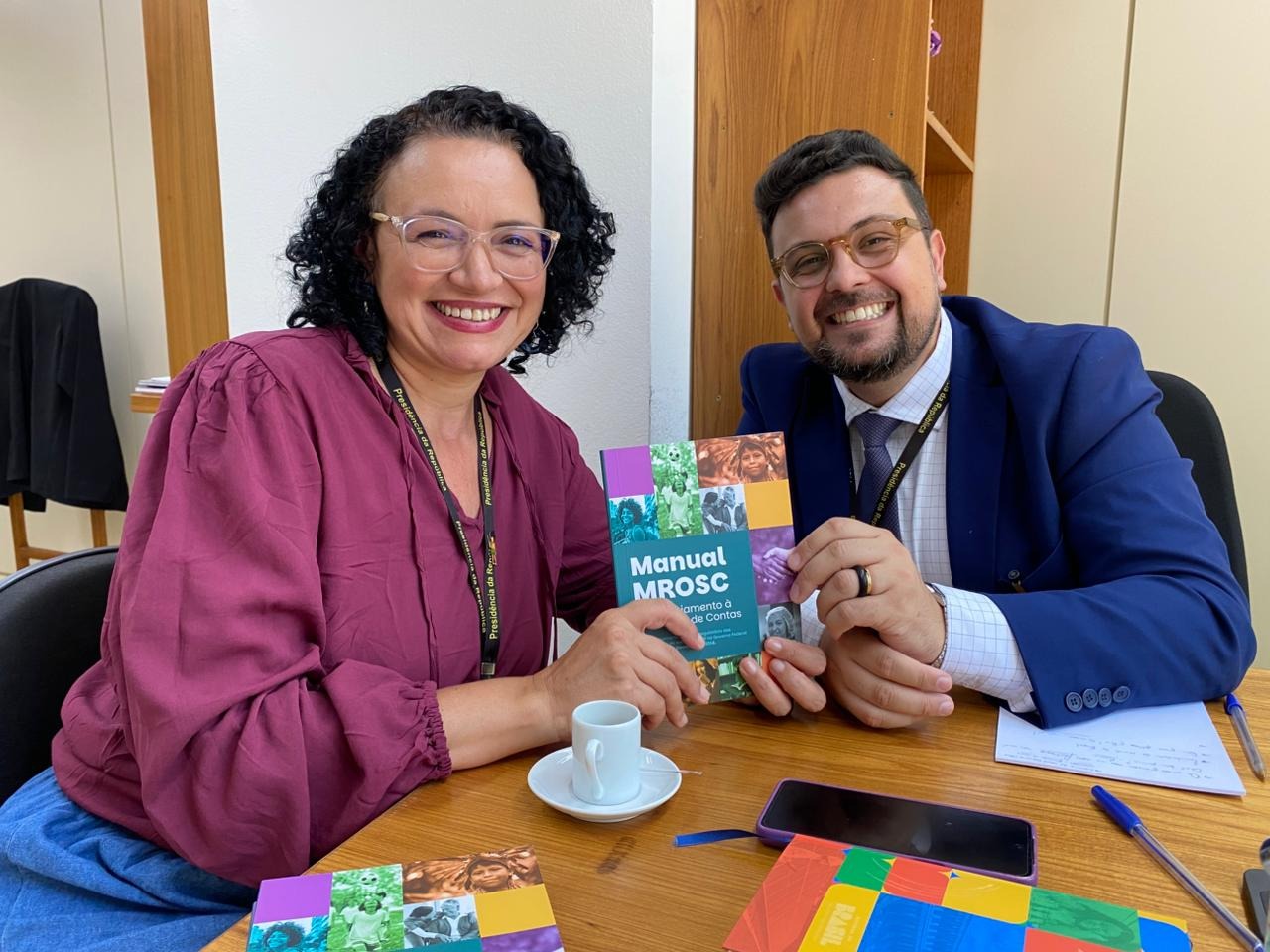 Em entrevista exclusiva, a Secretária Nacional de Diálogos, Kelli Mafort, e o novo Diretor de Parcerias, Eduardo Brasileiro, analisam a década do Marco Regulatório das Organizações da Sociedade Civil e projetam as estratégias para democratizar a cultura de parcerias no país.