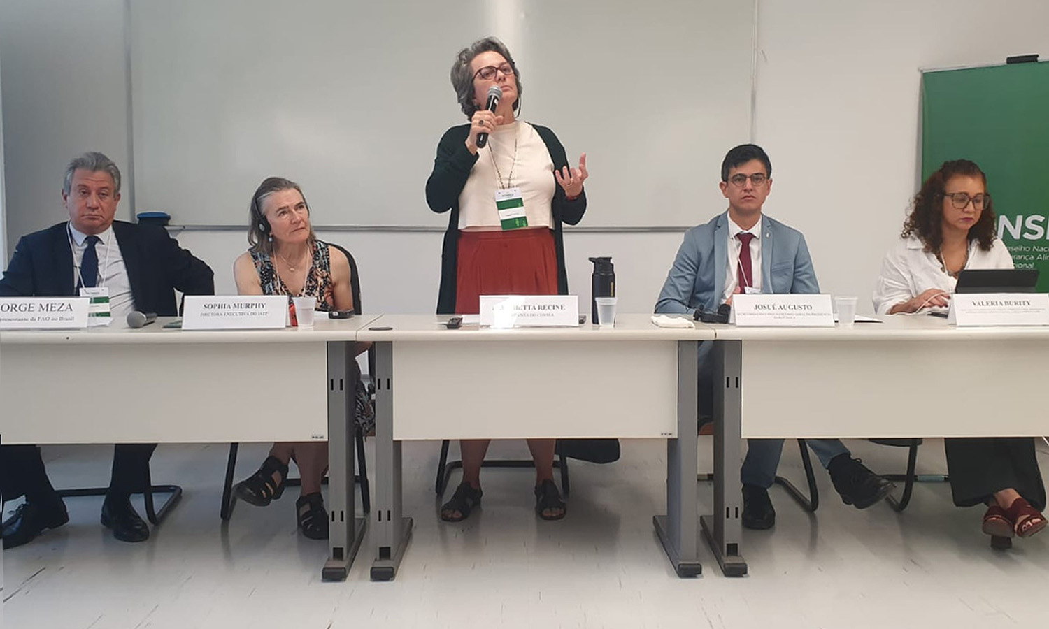 Primeiro dia de atividades reuniu sociedade civil, especialistas e autoridades para discutir políticas públicas e segurança alimentar