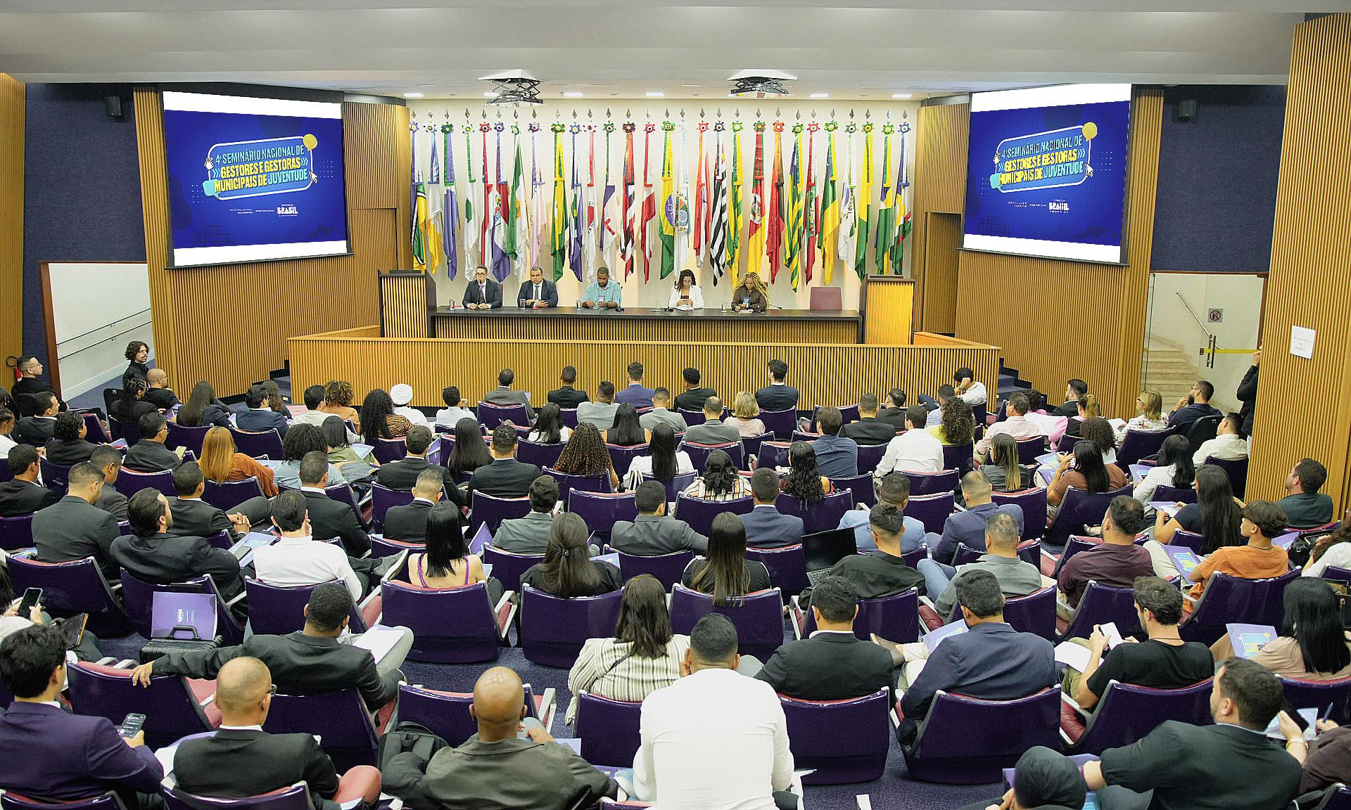 Evento em Brasília reúne durante dois dias gestoras e gestores de todo o país. Programação do 1ºdia foi encerrada com o lançamento do Observatório Nacional de Juventude