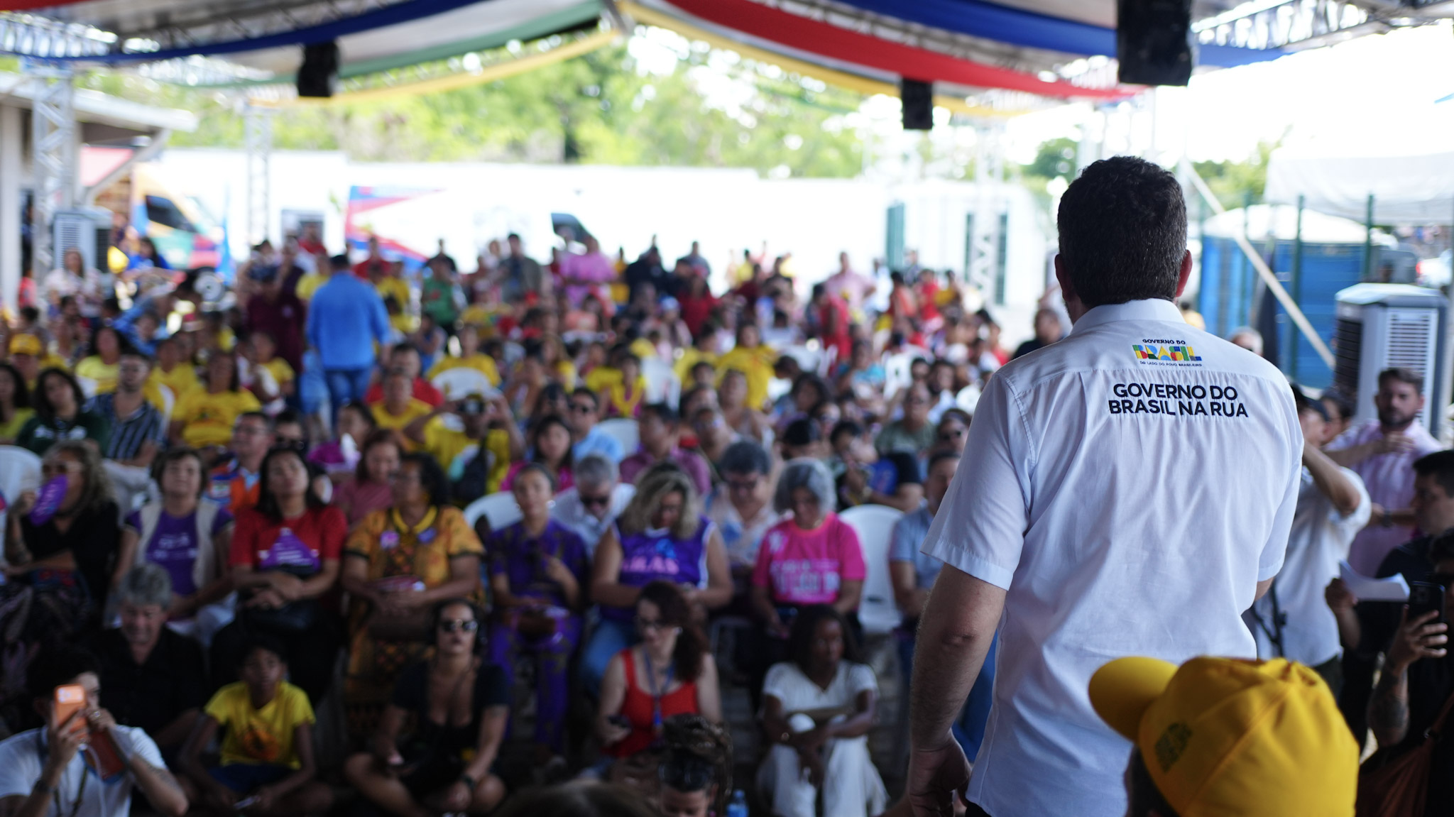 Feira da cidadania continua neste sábado (14). No local do evento, que já foi um lixão, funciona um grande centro de educação e formação para adolescentes e jovens