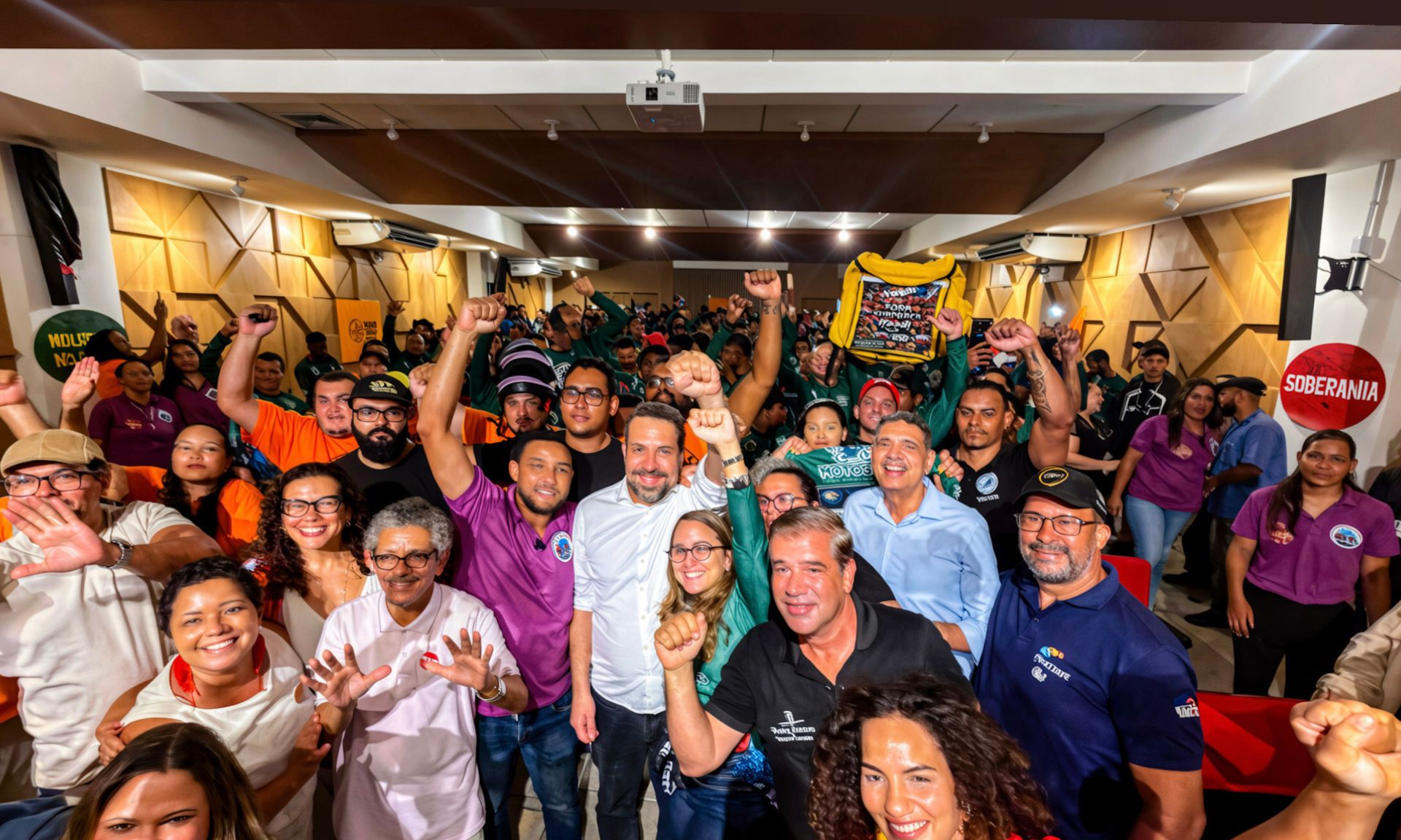 Trabalhadores por aplicativo afirmam que propostas do governo do Brasil dão dignidade à categoria