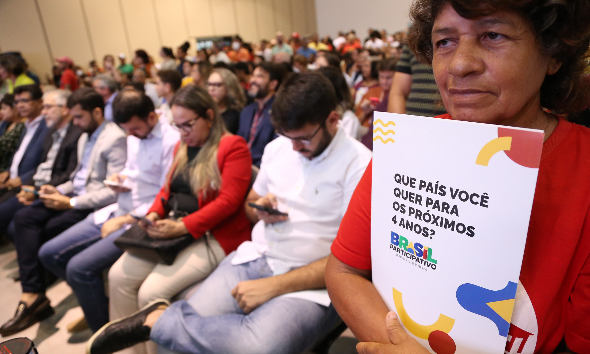 Até esta segunda, mais de 106 mil também deixaram suas digitais na plataforma Brasil Participativo, priorizando programas, apresentando e votando em propostas para o País