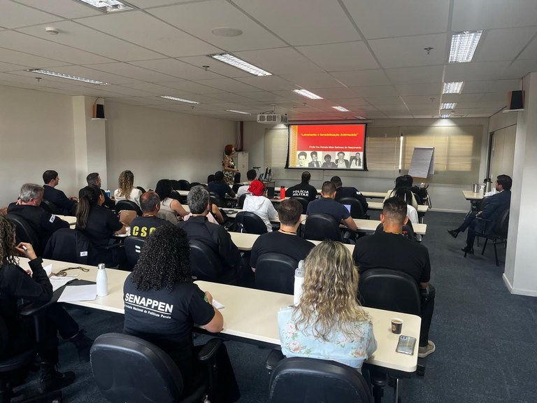 Policia Antirracista (3).jpeg