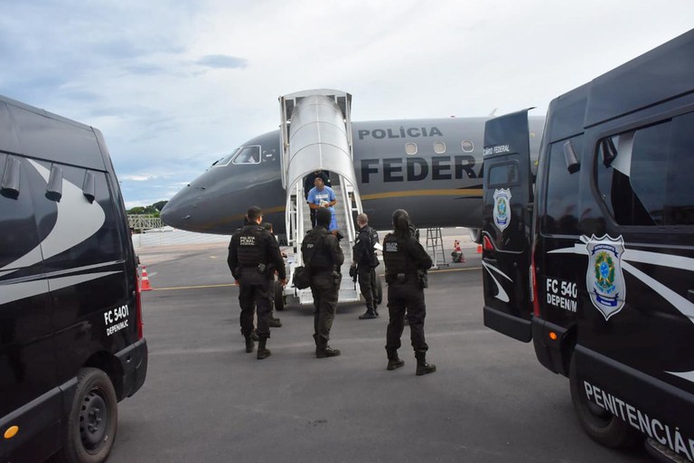 transferencia-14-presos (2).jpg