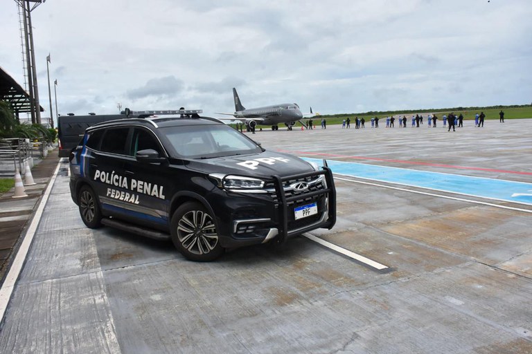 transferencia-14-presos (5).jpg