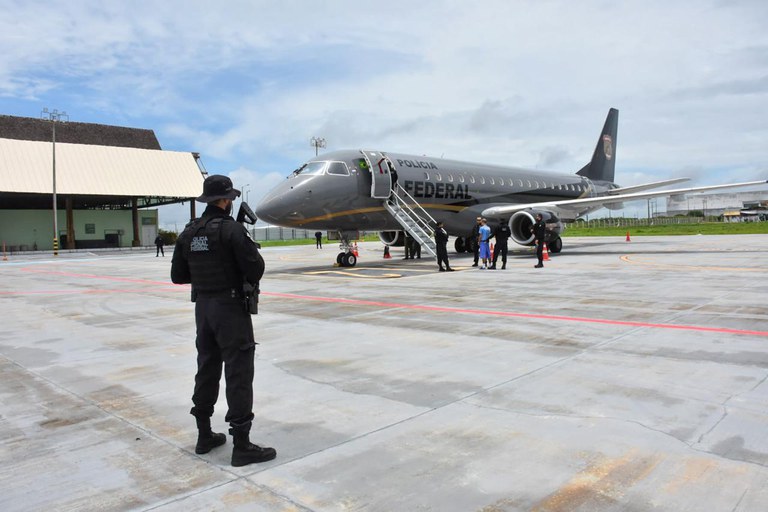 transferencia-14-presos (6).jpg