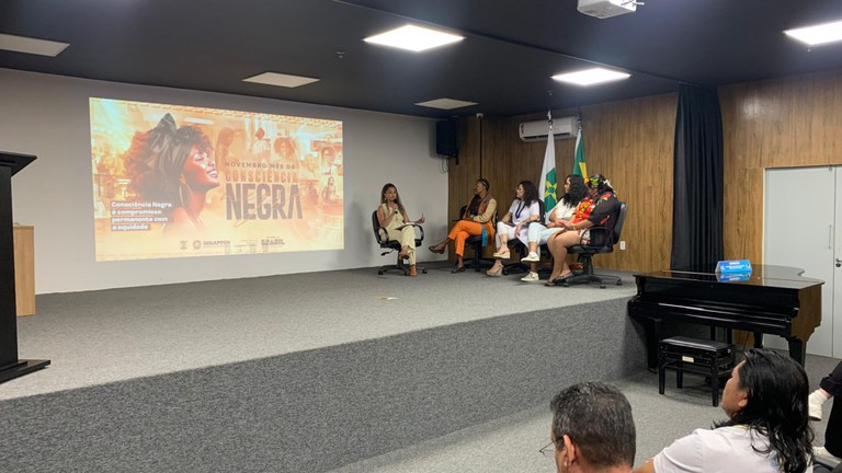 Roda de conversa letramento racial (2).jpeg