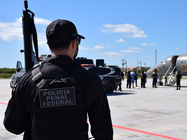 escolta de presos federais (1).JPG