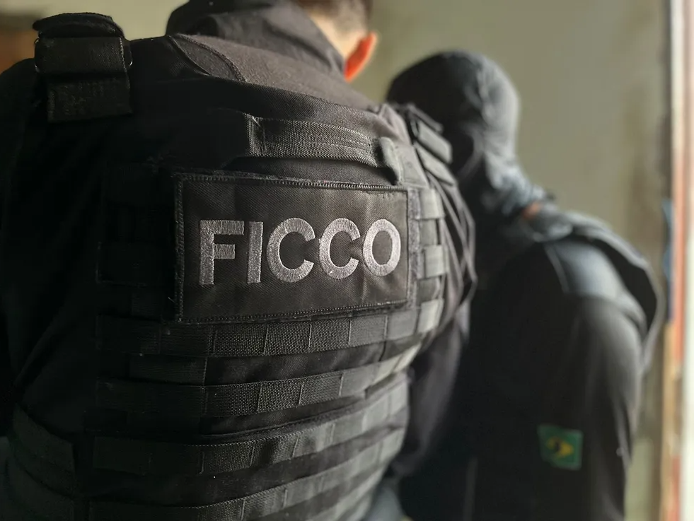Operações da FICCO com apoio da SENAPPEN apreendem mais de 1,6 tonelada de drogas e quase R$ 1 milhão em espécie