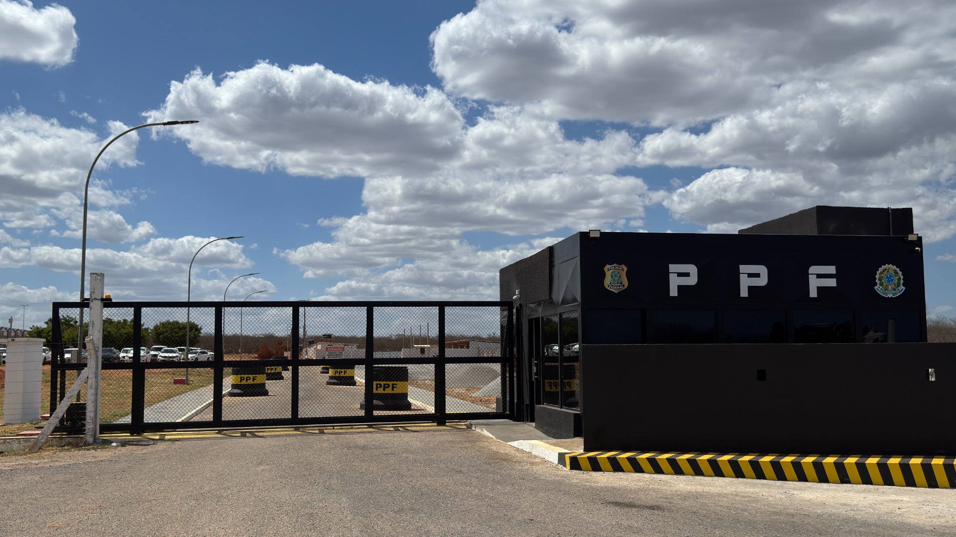 Muralhas integram o plano de segurança das penitenciárias federais e obras avançam em diferentes fases