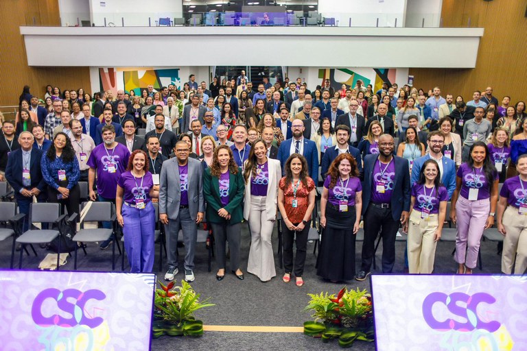 Foto geral dos participantes do CSC 360 no auditório da Enap.