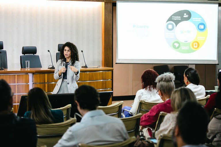 Autoridades do MGI recebem novos servidores aprovados no CPNU 1 durante visita técnica à pasta. Fotos: Washington Costa