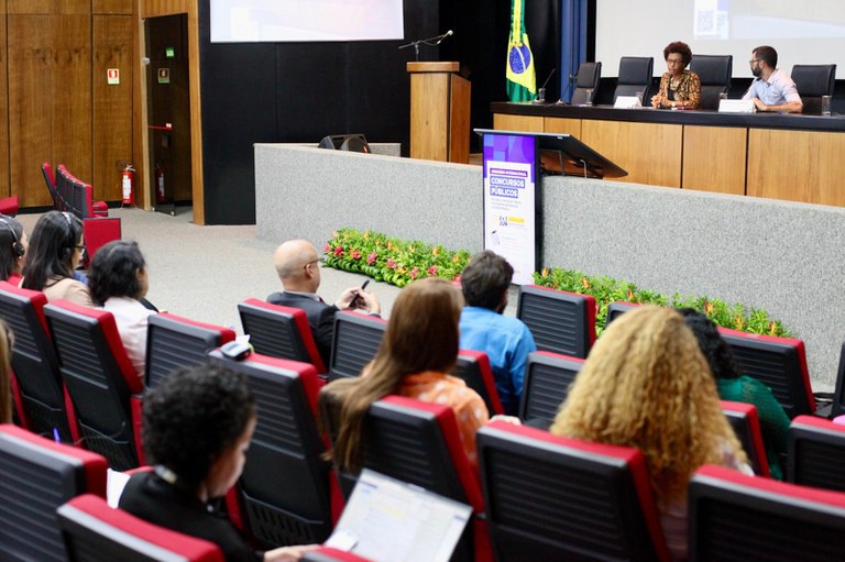 Ministério da Gestão ressalta modelo inovador do CPNU e aprendizados internacionais em debate sobre concursos públicos.jpeg